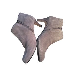 Clarks Size 8.5 nude suede leather booties